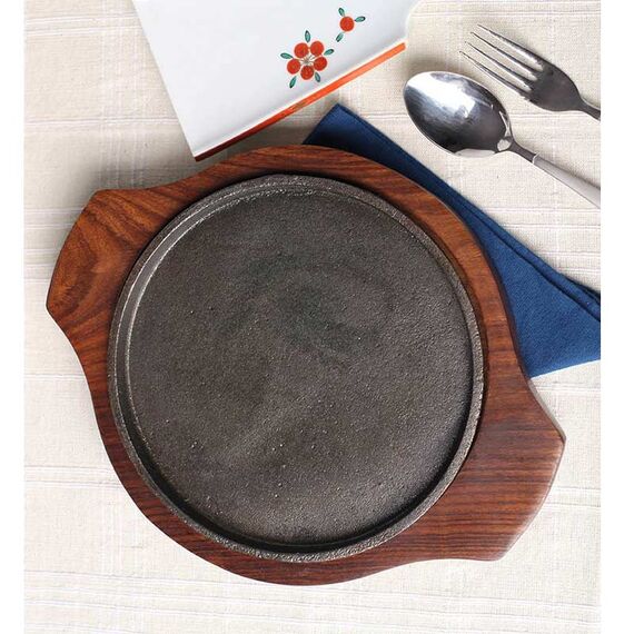 WOOD & CAST IRON ROUND SIZZLER PLATE, 6 INCH (PACK OF 4)